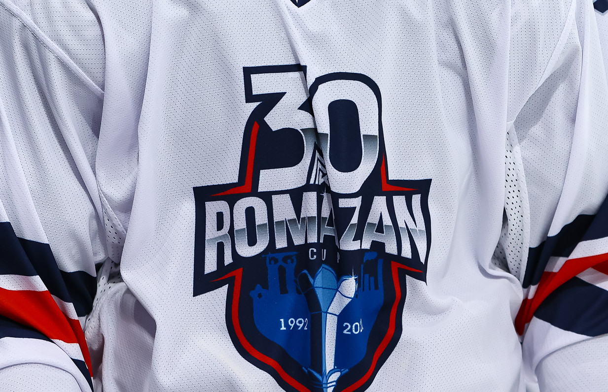 Игровой свитер Никиты Коростелёва «Ромазан-30». Белый комплект